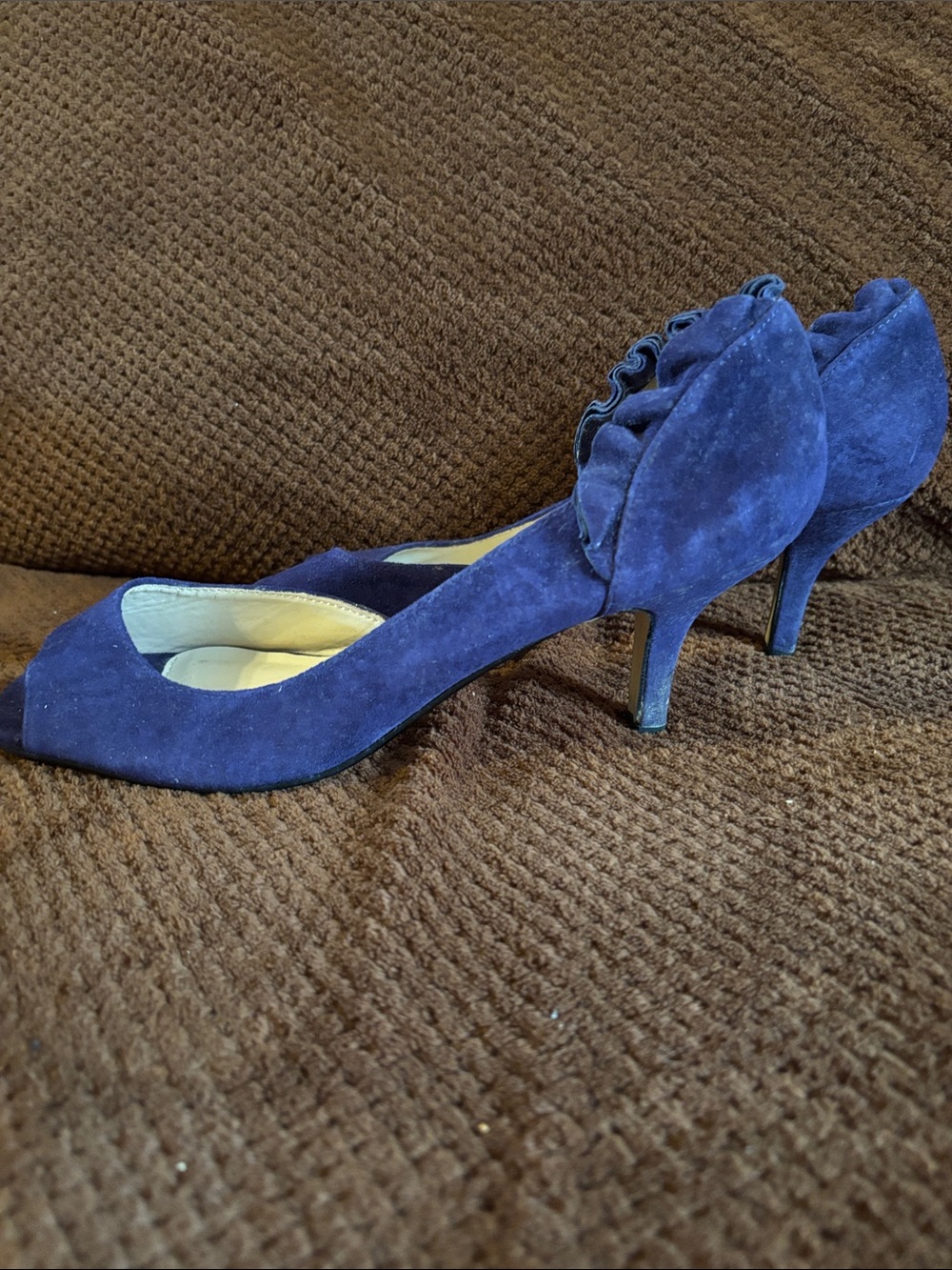 Bijou Women's Purple Suede Peep-Toe Ruffled Heel Pumps - Picture 2 of 4